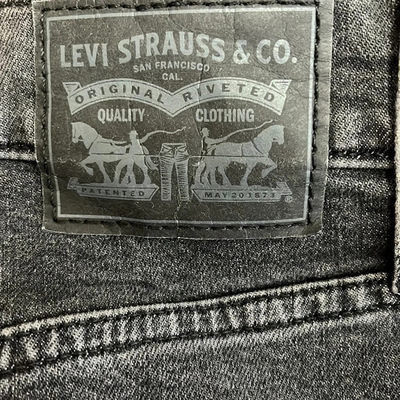 Levi's High Waisted Taper Jeans in Bomb.com - Size 28 - Picture 9 of 9